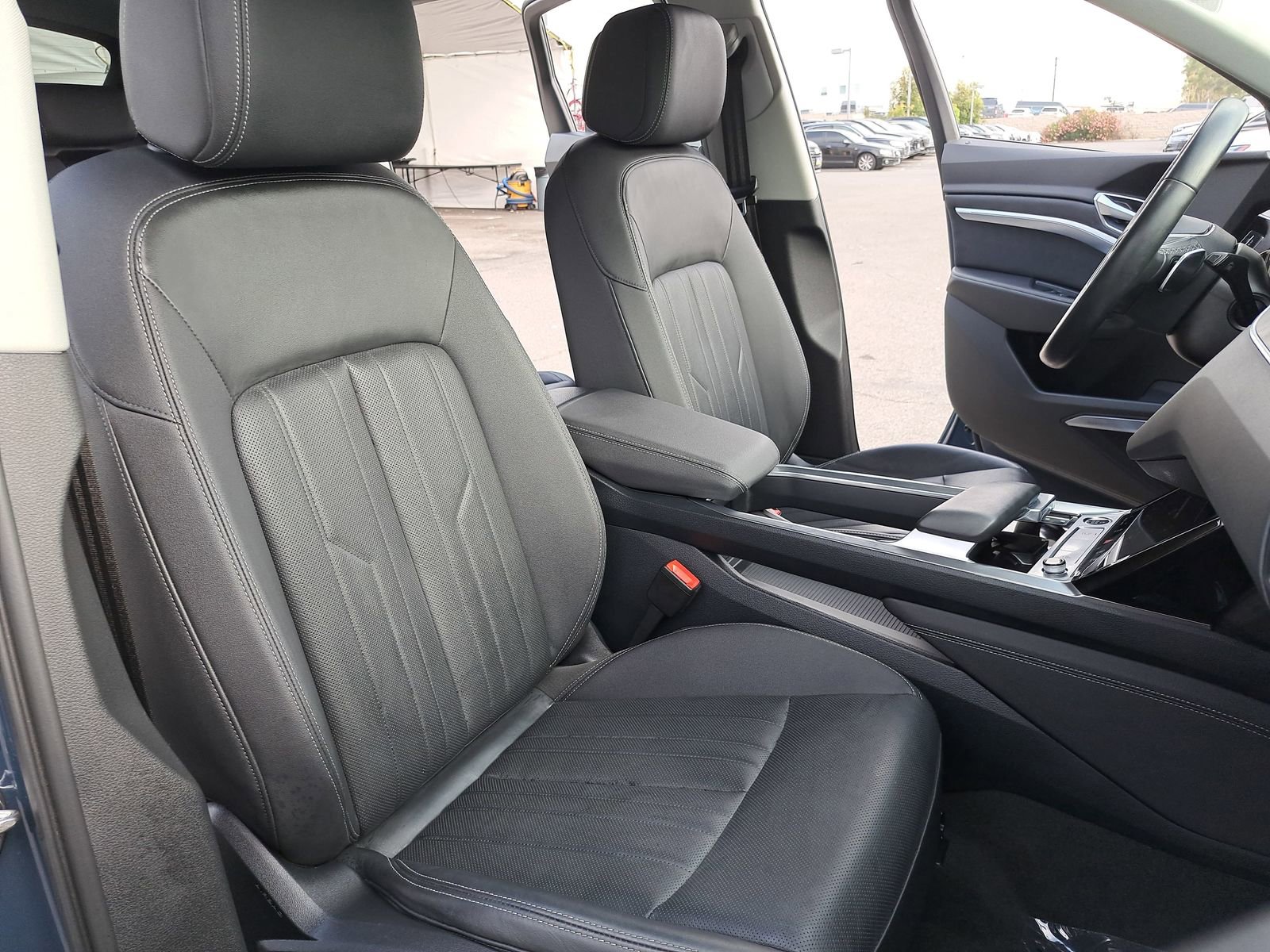 Used 2024 Audi Q8 e-tron Premium Plus w/ Premium Plus Package image 10