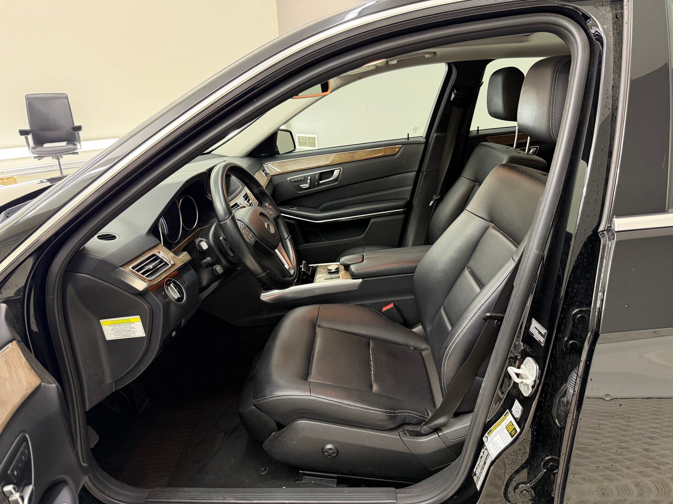 Used 2014 Mercedes-Benz E 250 BlueTEC Sedan image 5