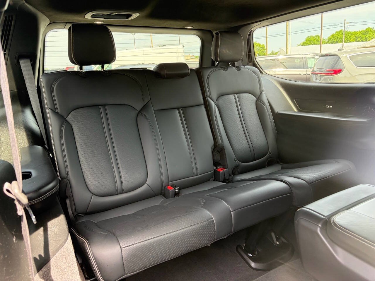 Used 2022 Jeep Grand Wagoneer Series II AWD/4WD image 15
