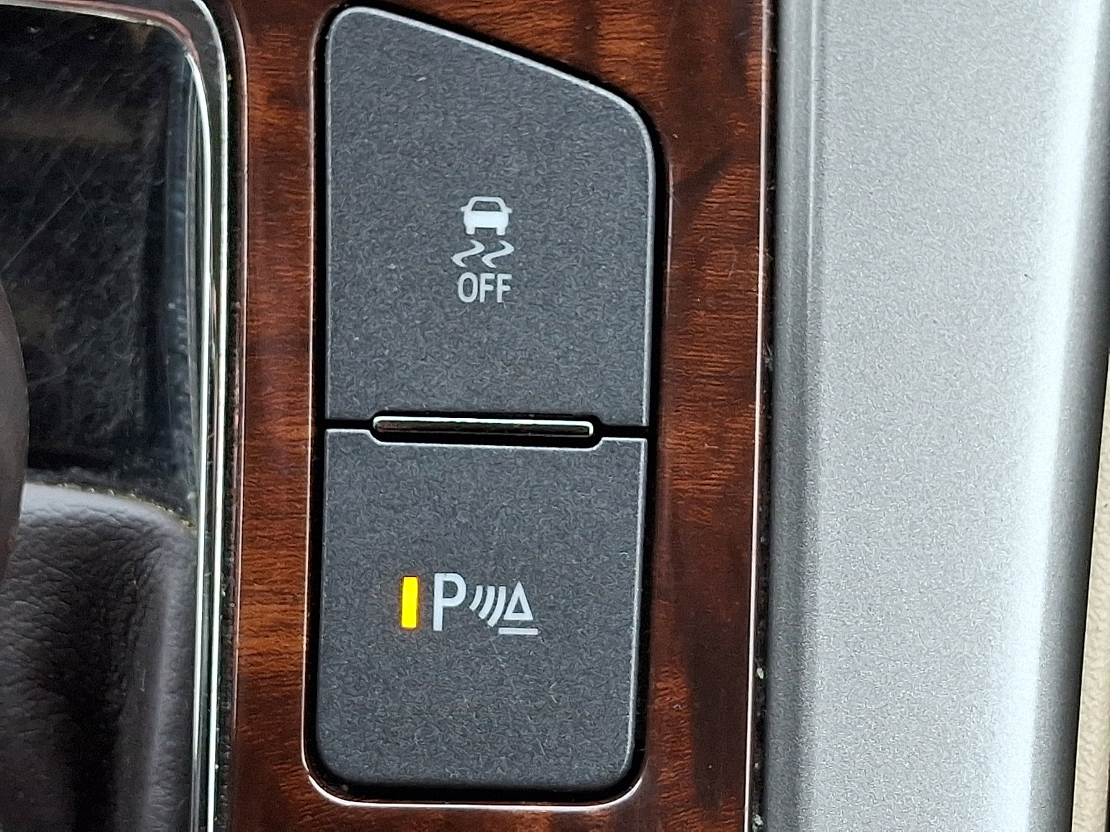 Used 2013 Buick LaCrosse Leather image 25