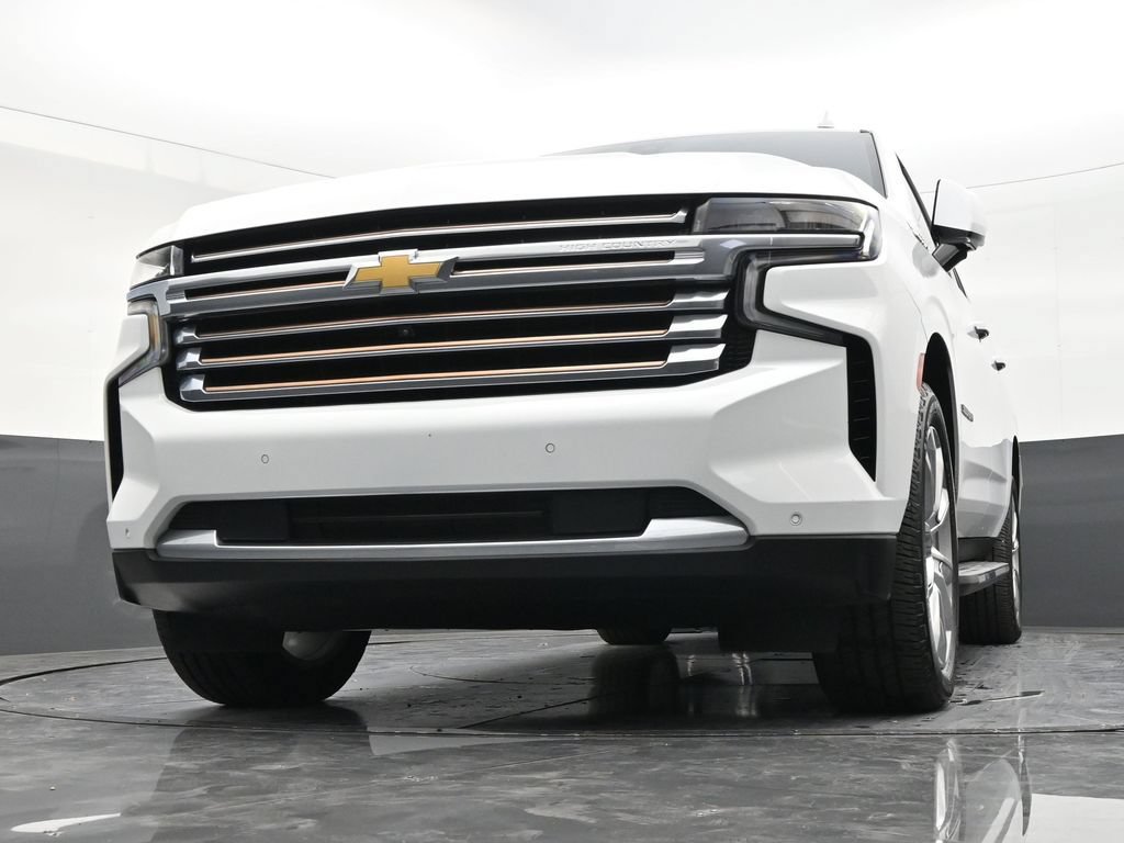 Used 2022 Chevrolet Suburban High Country RWD image 28