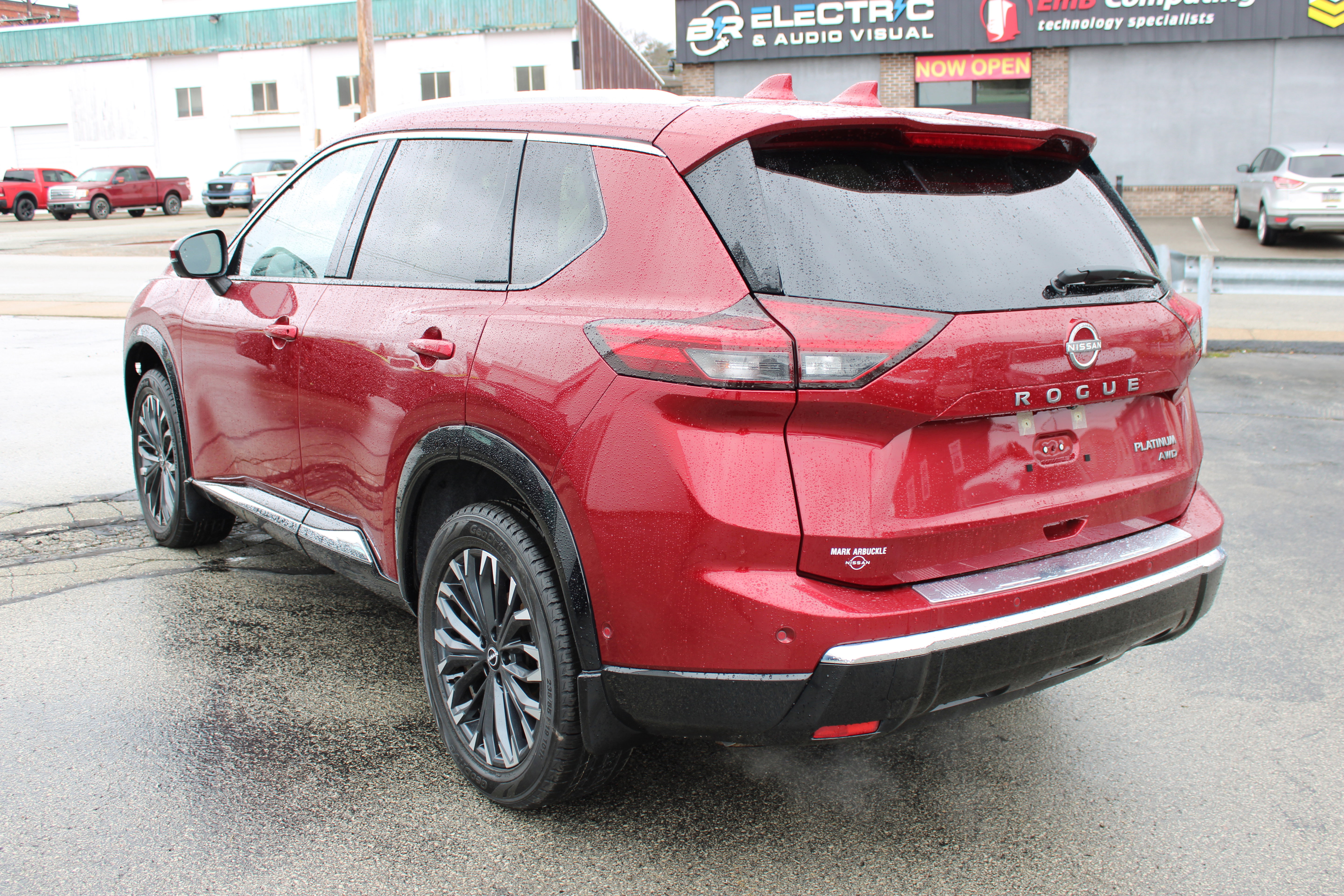 Certified 2025 Nissan Rogue Platinum w/ Tech Package image 3