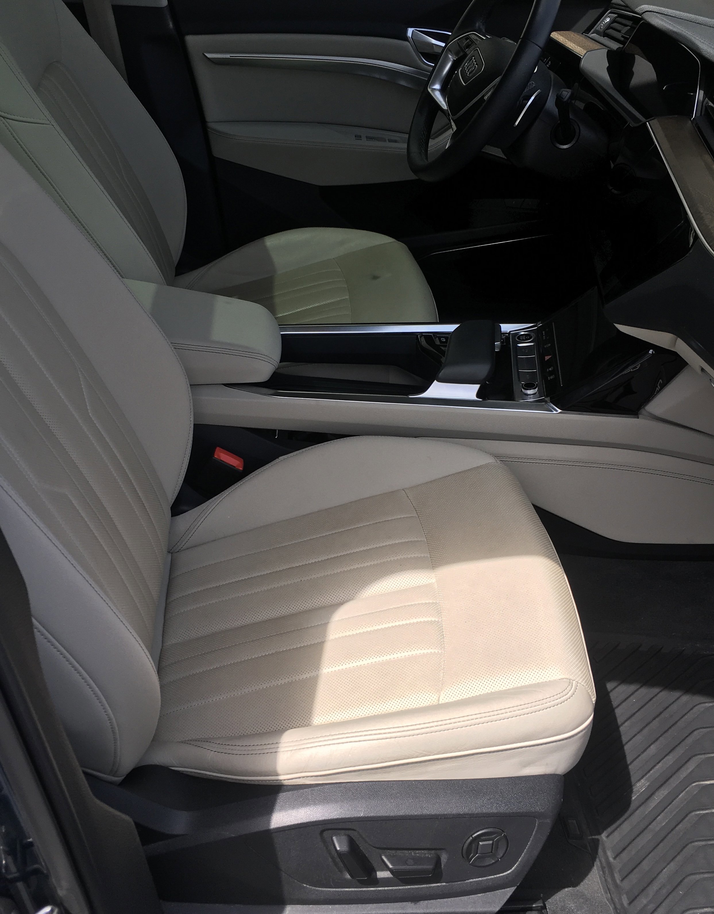 Used 2022 Audi e-tron Premium Plus AWD/4WD image 7
