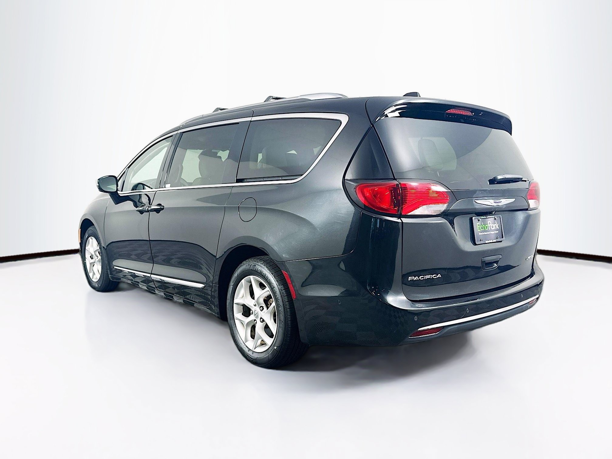 Used 2020 Chrysler Pacifica Limited w/ Advanced Safetytec Group FWD image 5