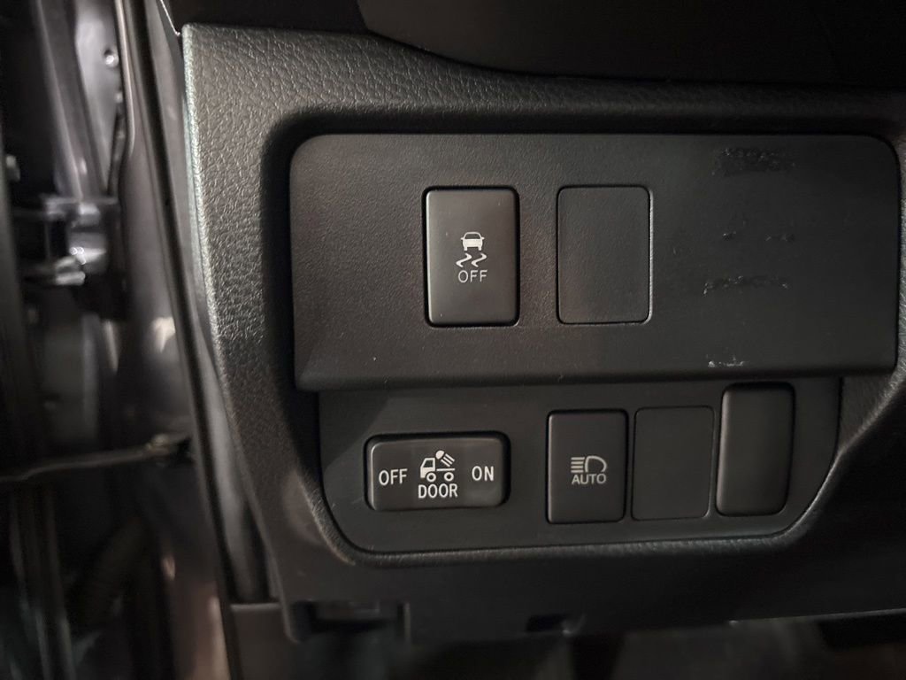 Used 2021 Toyota Tacoma SR AWD/4WD image 11