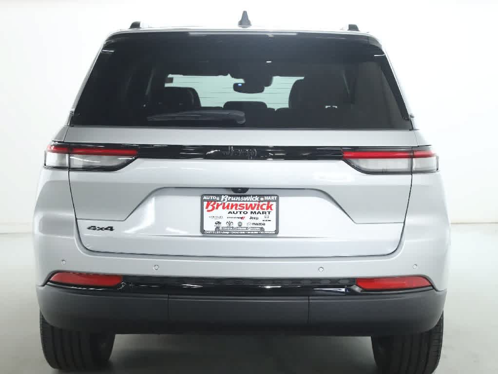 Certified 2024 Jeep Grand Cherokee Altitude AWD/4WD image 41