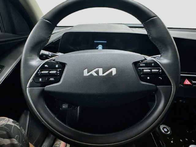 Certified 2025 Kia Niro EX w/ EX Cold Weather Package FWD image 11