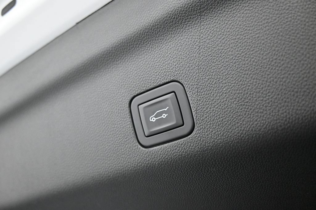 Used 2025 Chevrolet Suburban LT RWD image 42