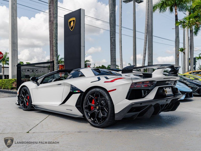 Used 2021 Lamborghini Aventador SVJ AWD/4WD image 5