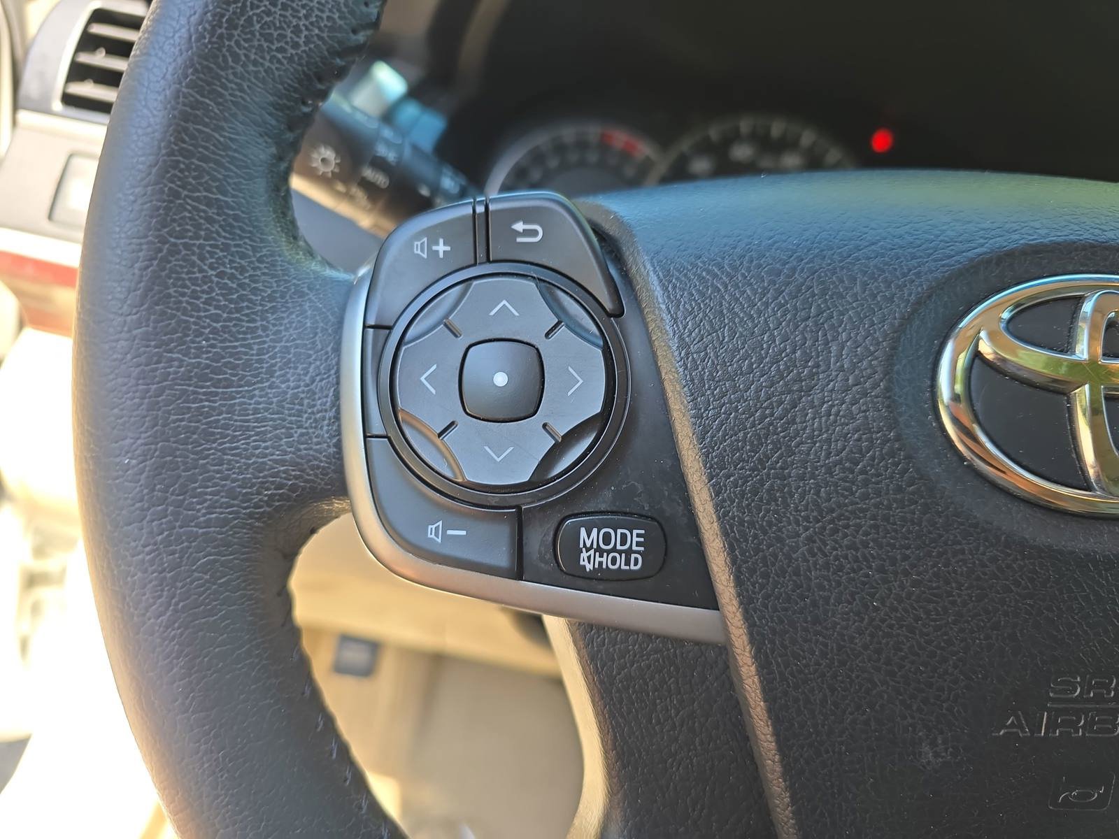 Used 2013 Toyota Camry XLE w/ Leather Pkg image 19