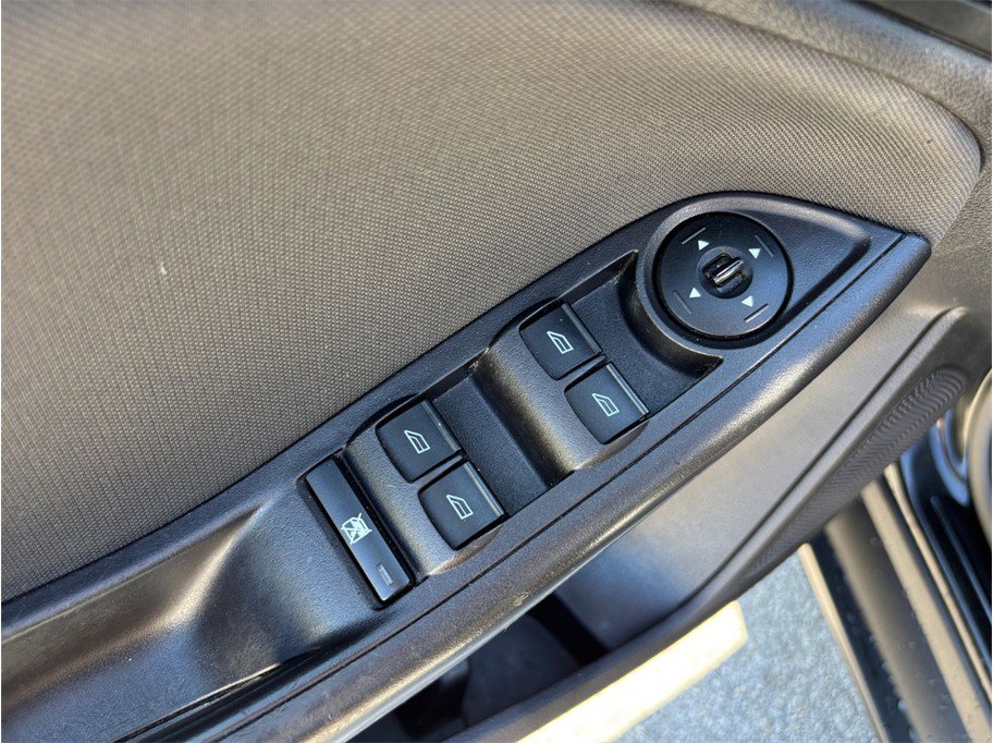 Used 2015 Ford Focus SE FWD image 16