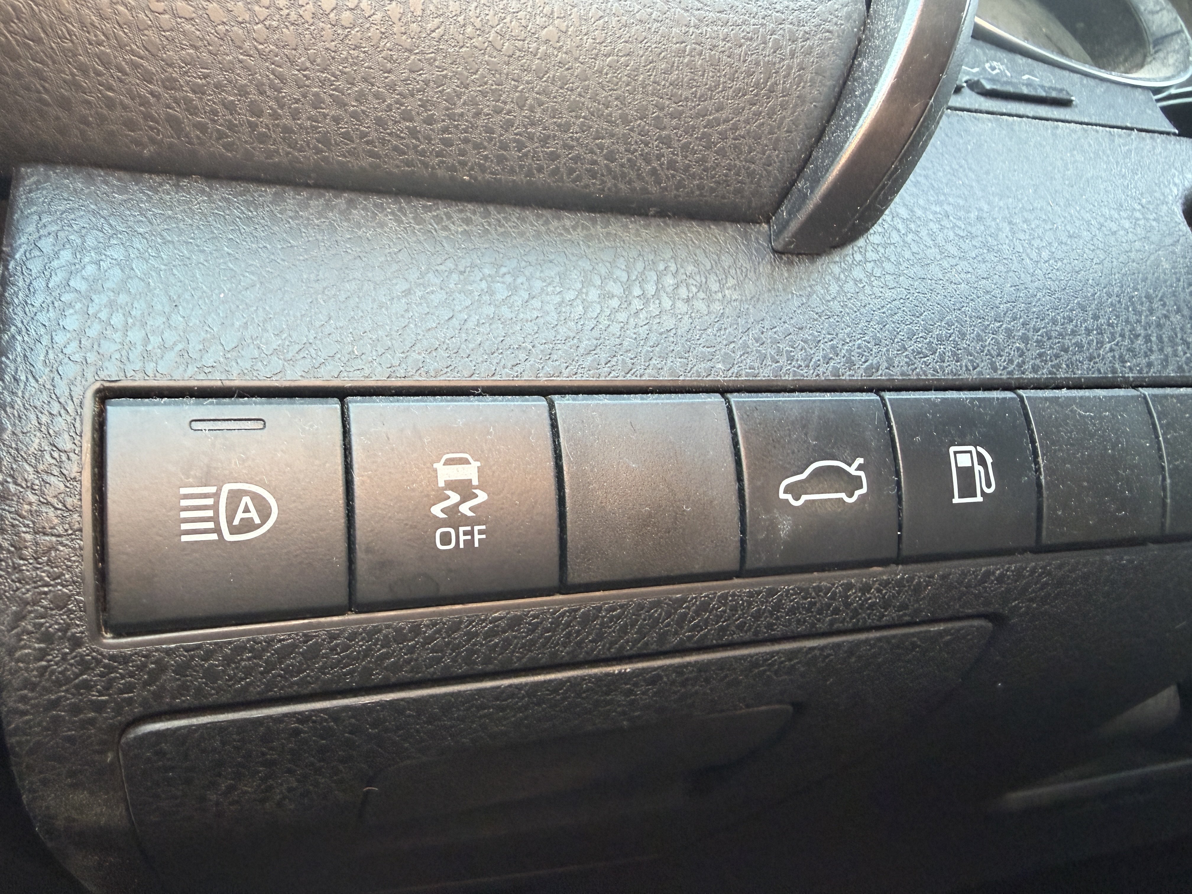 Used 2018 Toyota Camry SE FWD image 14