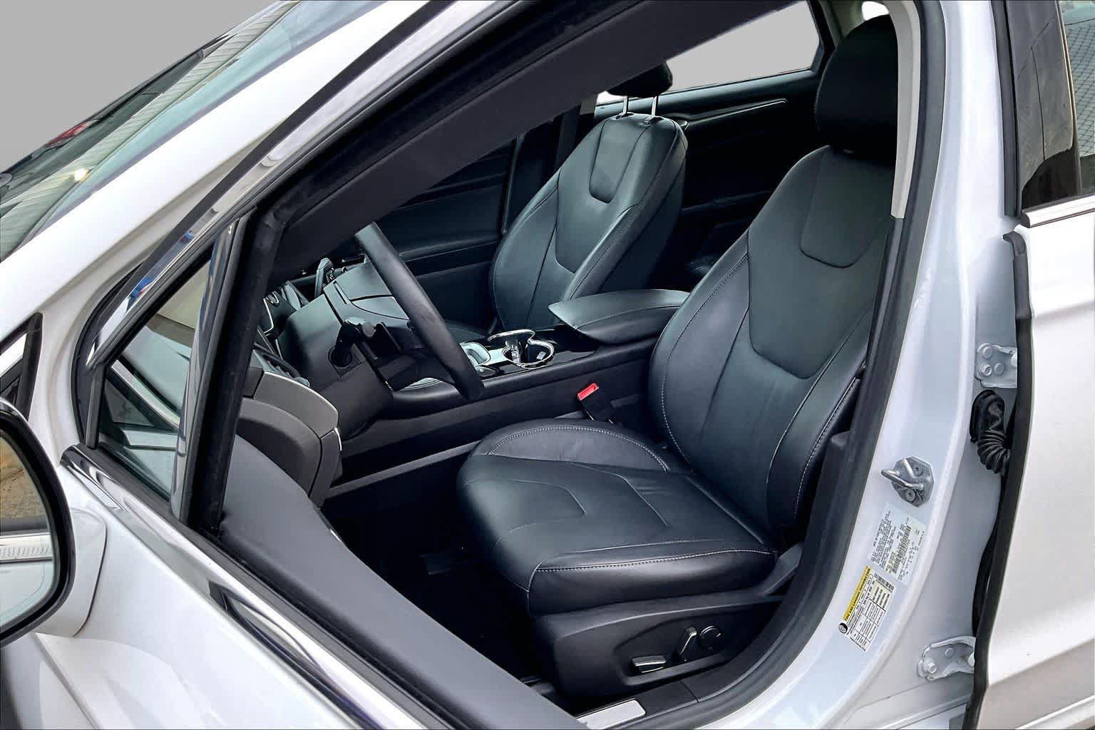 Used 2016 Ford Fusion Titanium FWD image 9
