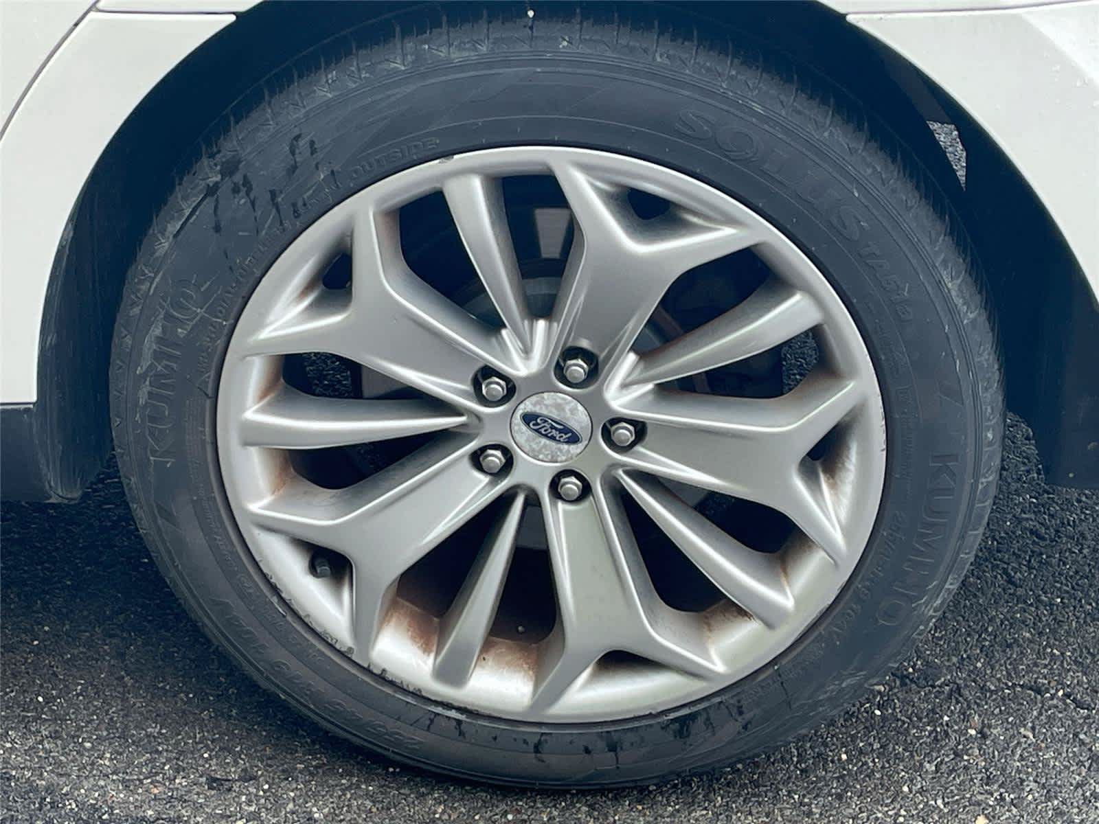 Used 2019 Ford Taurus Limited FWD image 11