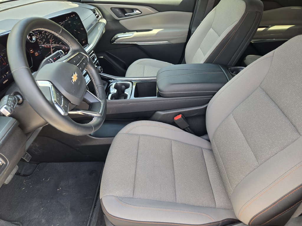 Used 2026 Chevrolet Traverse LT w/ Driver Confidence Package FWD image 13
