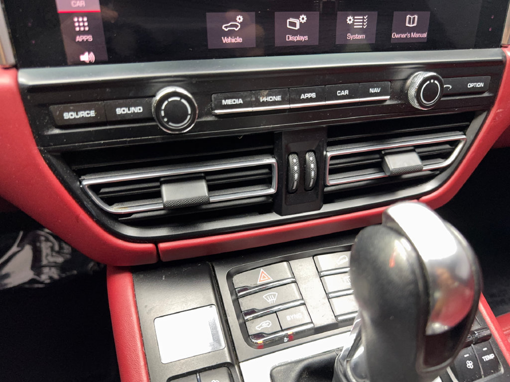 Used 2021 Porsche Macan Turbo AWD/4WD image 66