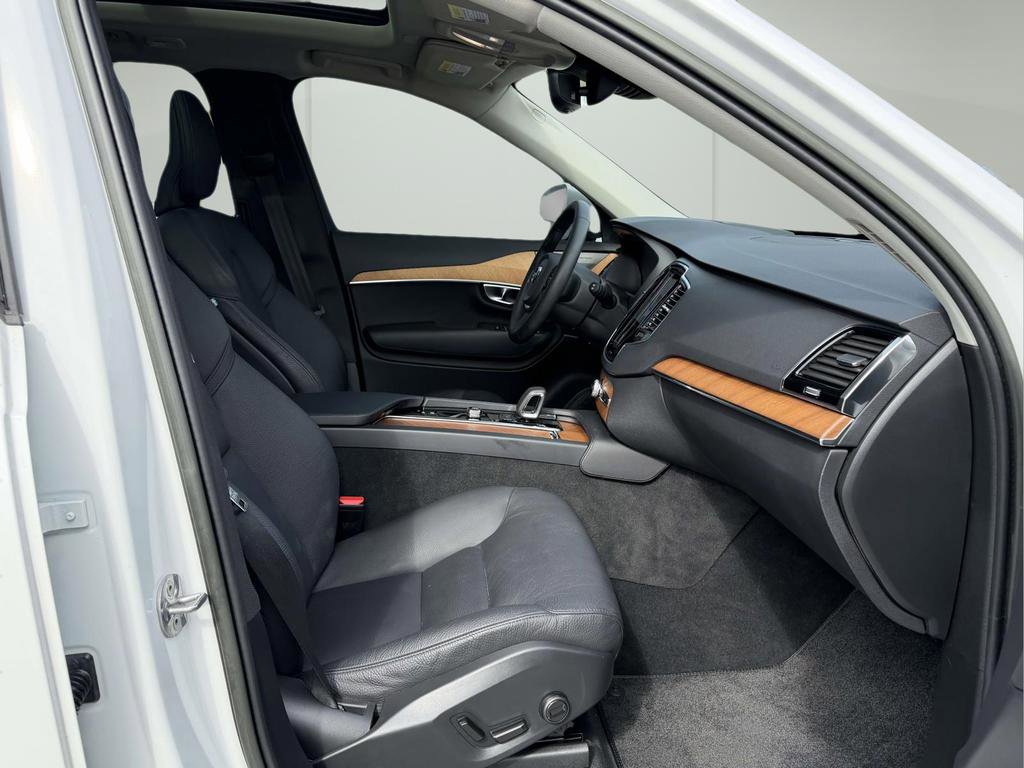 Used 2023 Volvo XC90 B5 Plus AWD/4WD image 11