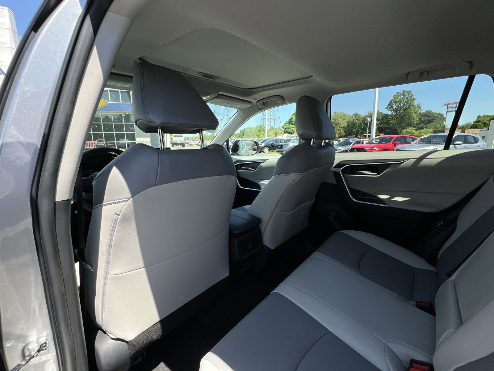 Used 2023 Toyota RAV4 XLE Premium AWD/4WD image 27