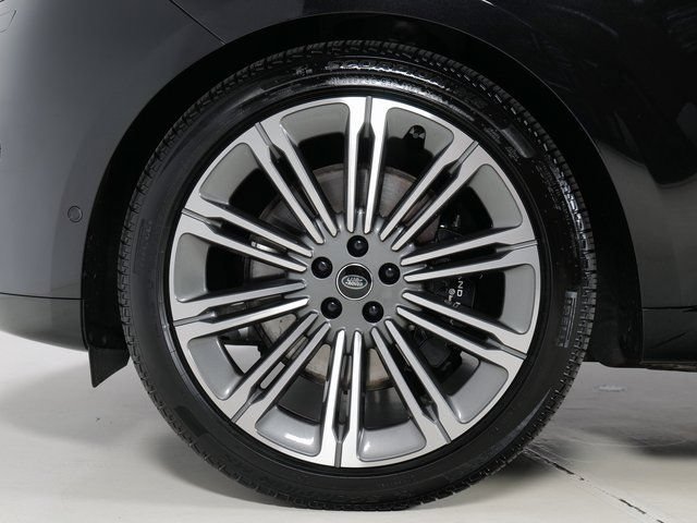 Certified 2025 Land Rover Range Rover SE AWD/4WD image 9