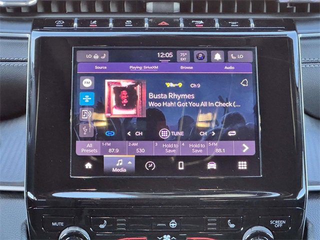 New 2025 Jeep Grand Cherokee Laredo w/ Luxury Tech Group I image 3