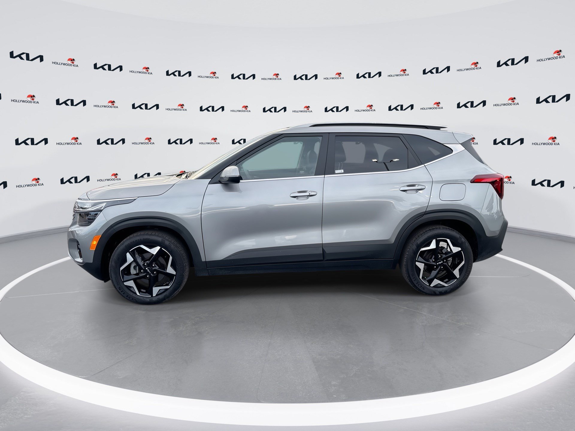 Used 2025 Kia Seltos EX FWD image 5