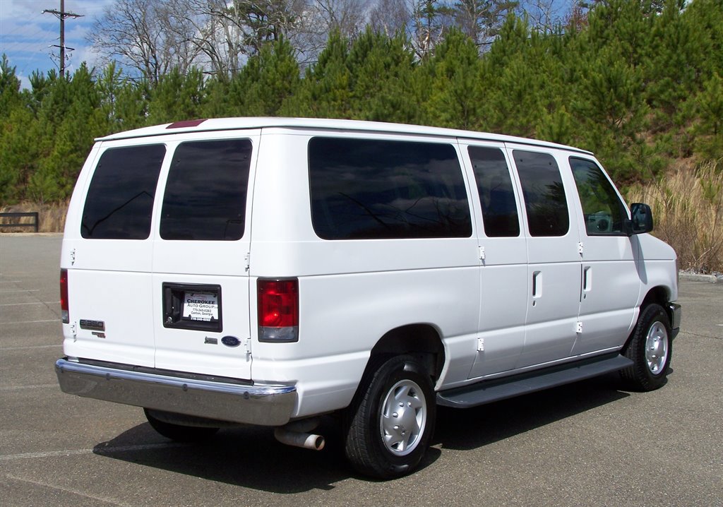 Used 2011 Ford E-350 and Econoline 350 XLT RWD image 3