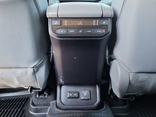 Used 2025 Toyota Highlander Platinum AWD/4WD image 22