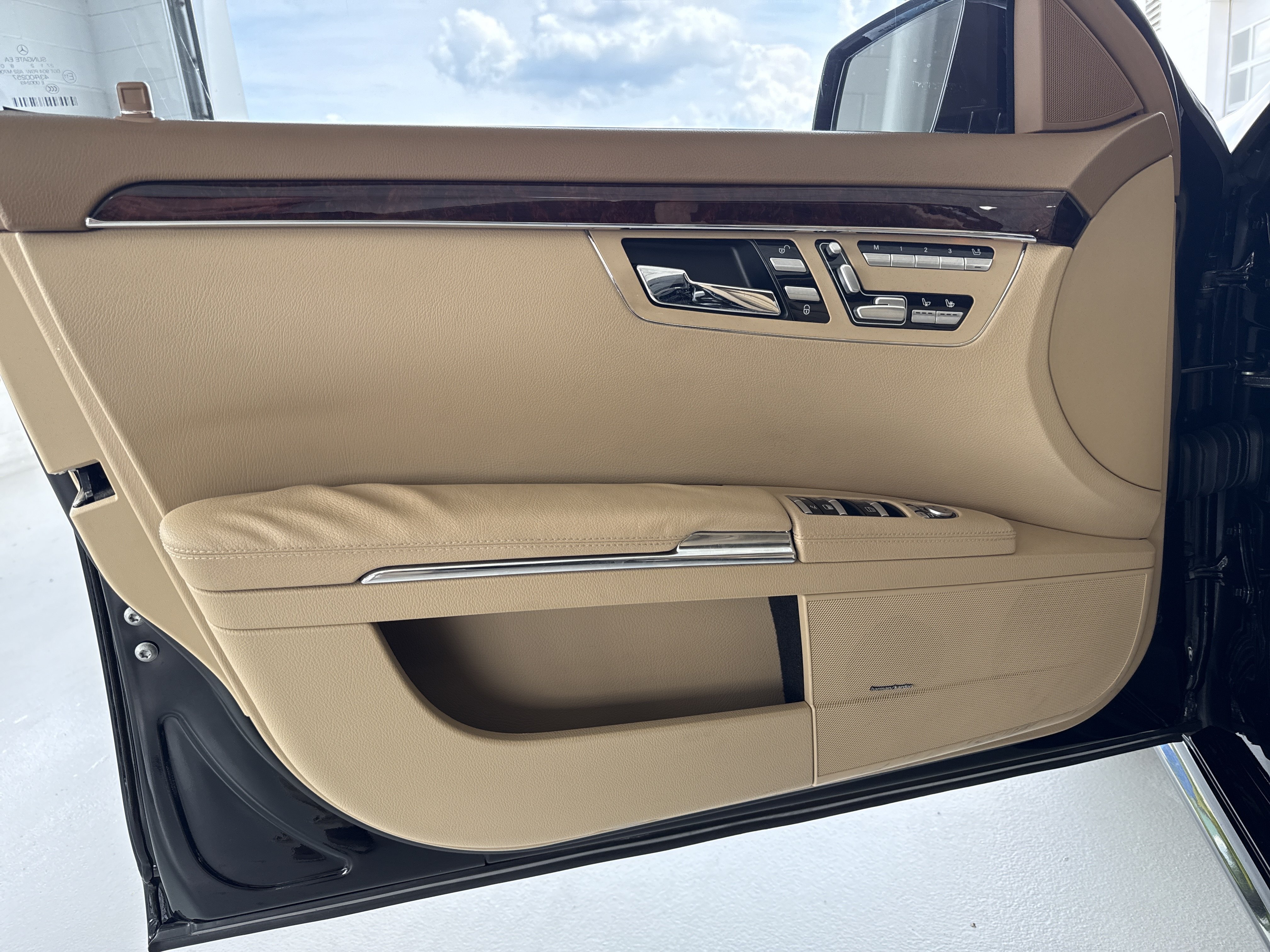 Used 2011 Mercedes-Benz S 550 image 18