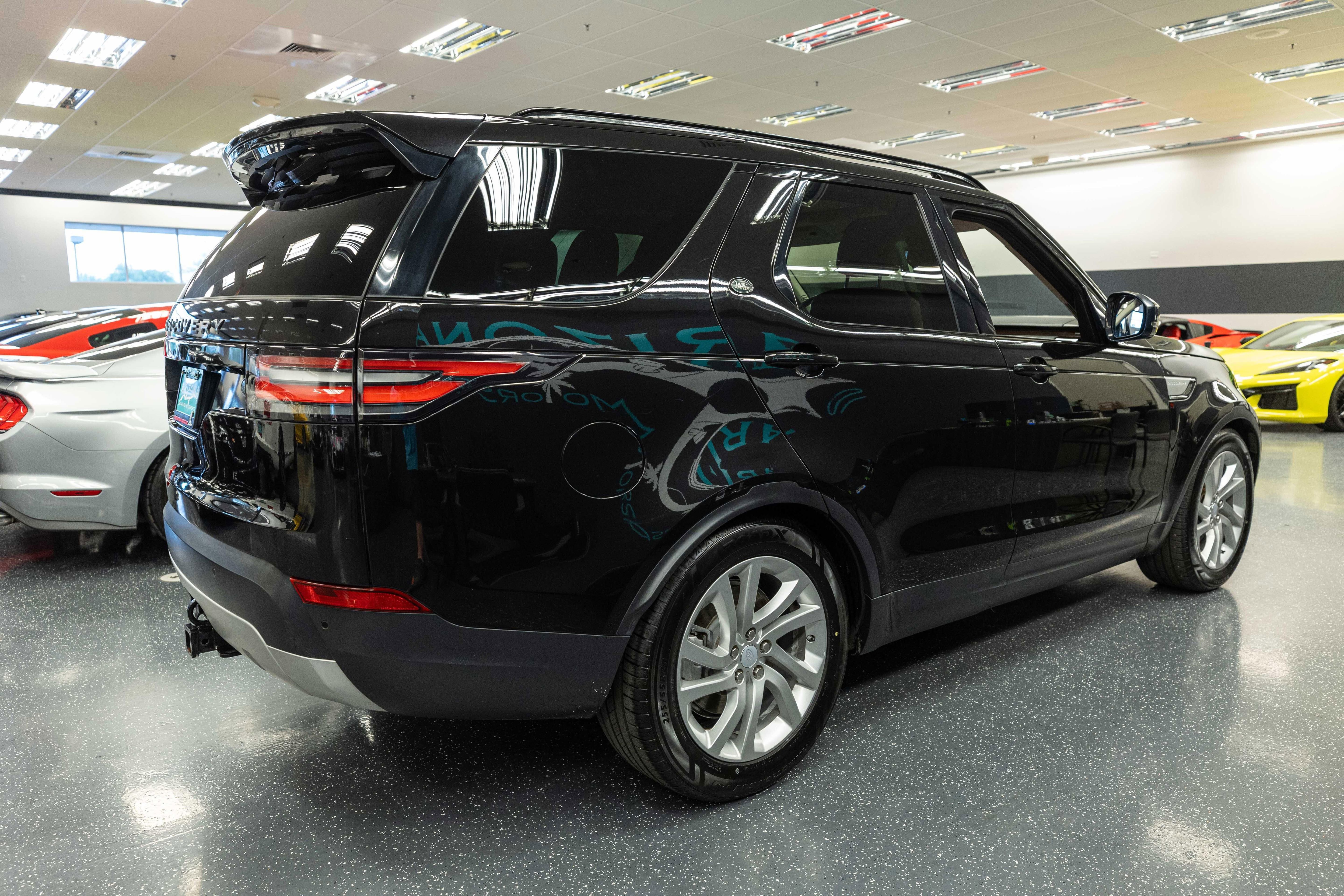 Used 2017 Land Rover Discovery HSE AWD/4WD image 5