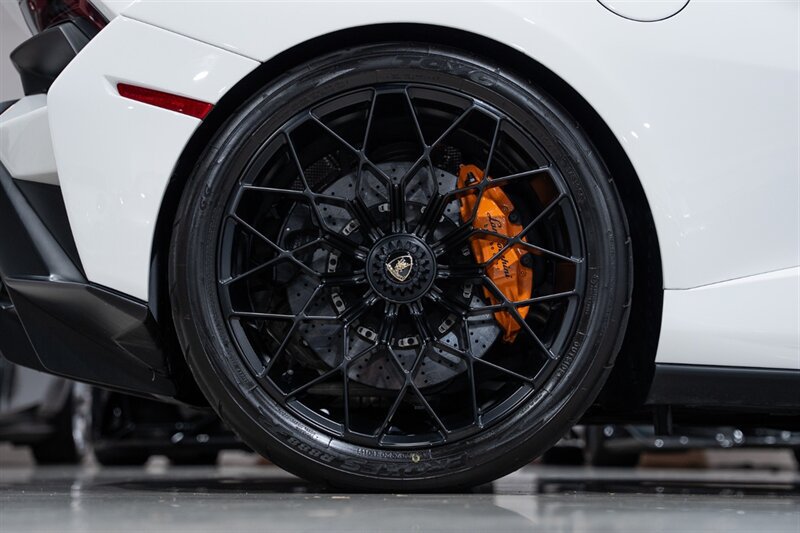 Used 2022 Lamborghini Huracan STO RWD image 45