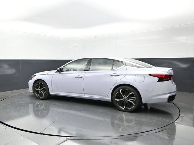 Used 2025 Nissan Altima 2.5 SR FWD image 2
