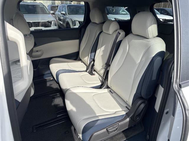 New 2026 Kia Carnival EX FWD image 12
