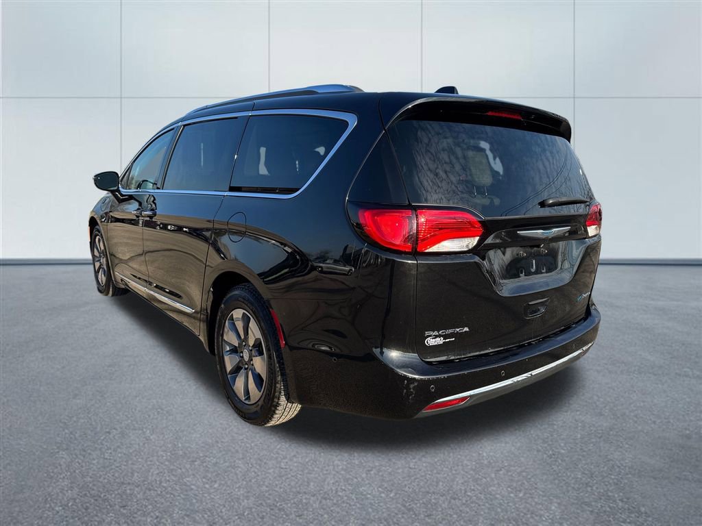 Used 2017 Chrysler Pacifica Platinum image 3