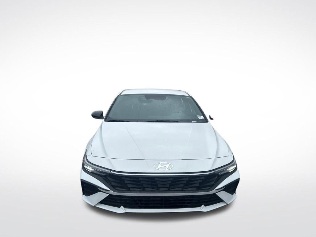 Used 2025 Hyundai Elantra SEL image 2