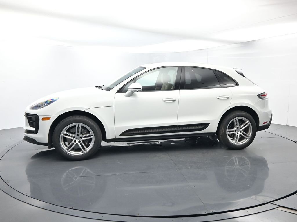 Certified 2023 Porsche Macan AWD/4WD image 2