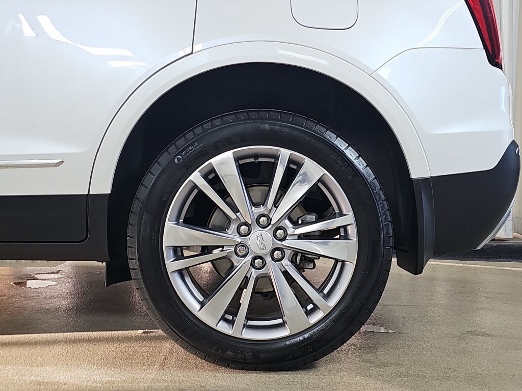Used 2024 Cadillac XT5 Premium Luxury w/ LPO, Floor Liner Package AWD/4WD image 40