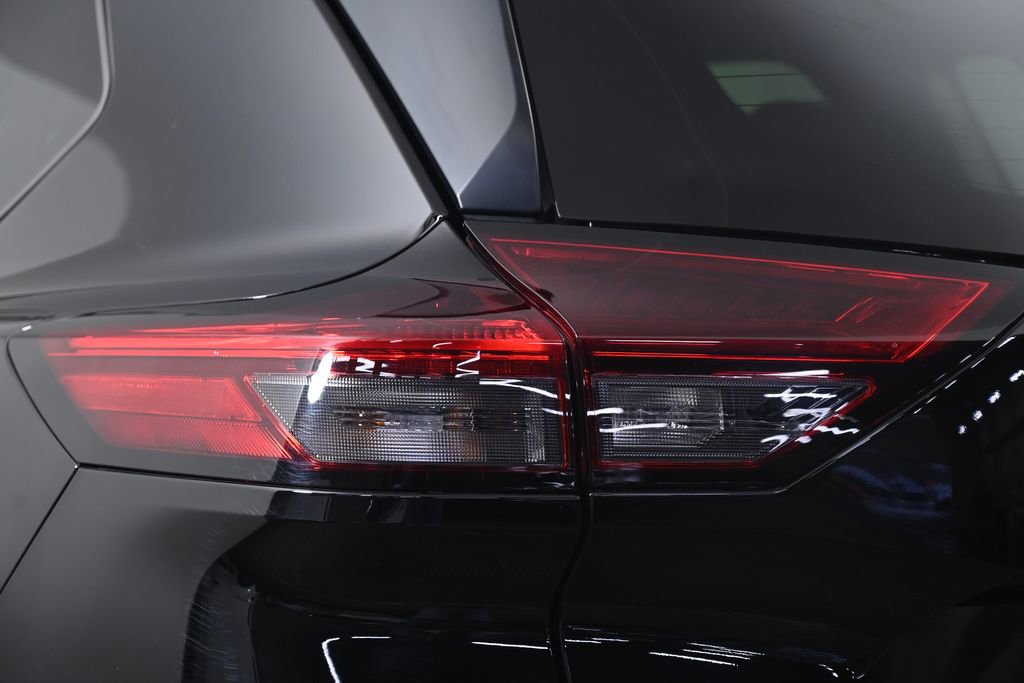 Certified 2023 Nissan Rogue SV image 7