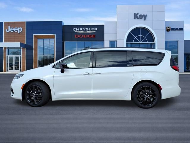 New 2026 Chrysler Pacifica Limited w/ S Appearance Package FWD image 3