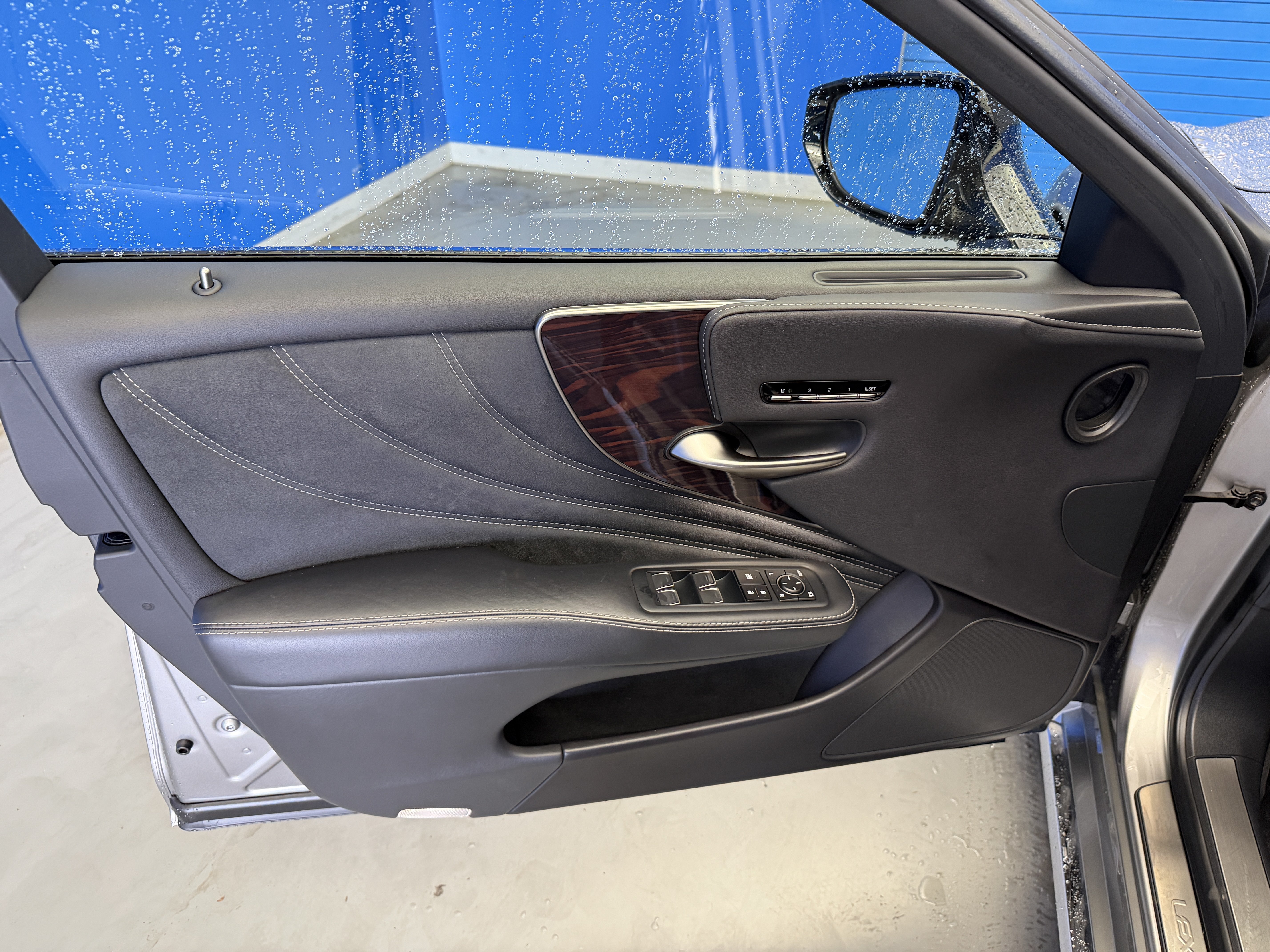 Used 2021 Lexus LS 500 w/ Interior Upgrade Package RWD image 9