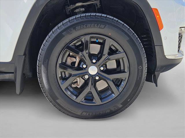 Used 2023 Jeep Grand Cherokee L Limited w/ Luxury Tech Group II image 24