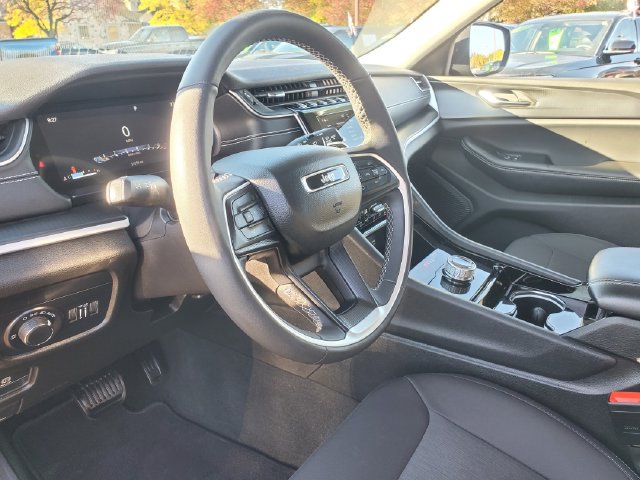 Used 2023 Jeep Grand Cherokee L Laredo w/ Luxury Tech Group I AWD/4WD image 8