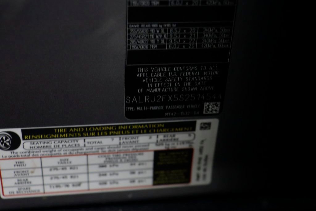 Used 2025 Land Rover Discovery S image 26