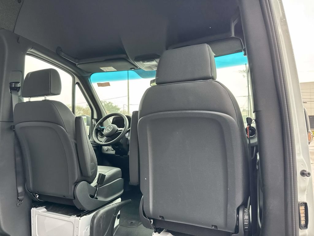Used 2025 Mercedes-Benz Sprinter 2500 image 7