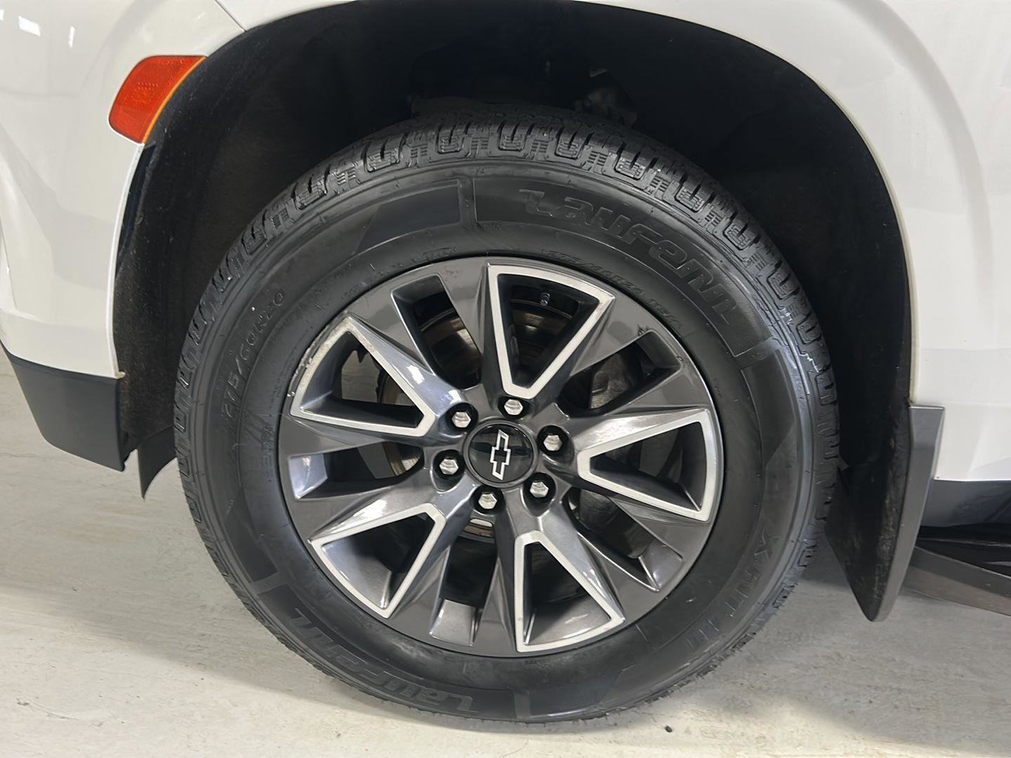 Used 2022 Chevrolet Suburban LT w/ Luxury Package image 25