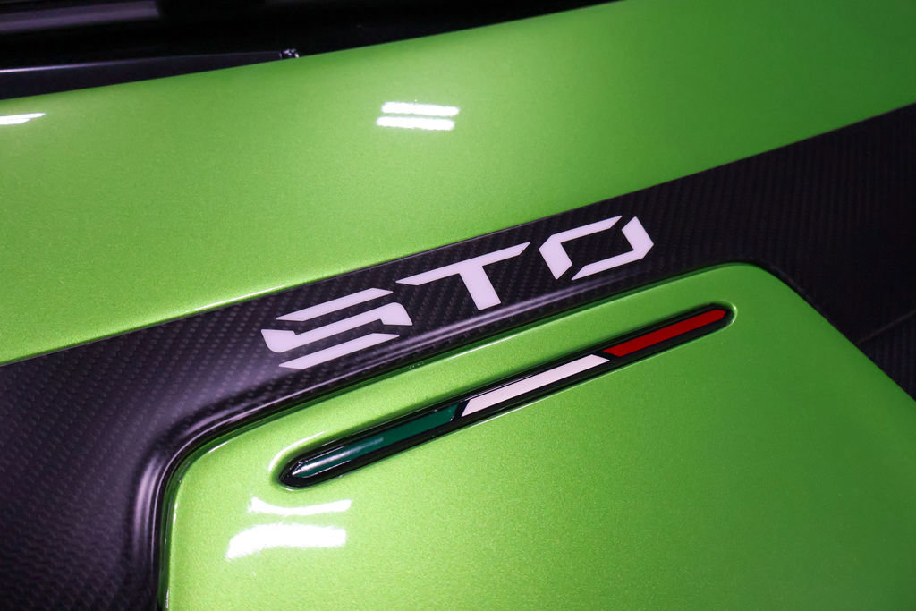 Used 2022 Lamborghini Huracan STO image 75