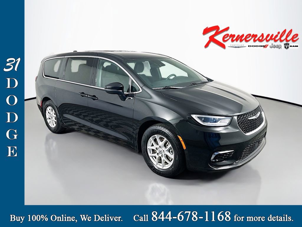 Used 2023 Chrysler Pacifica Touring
