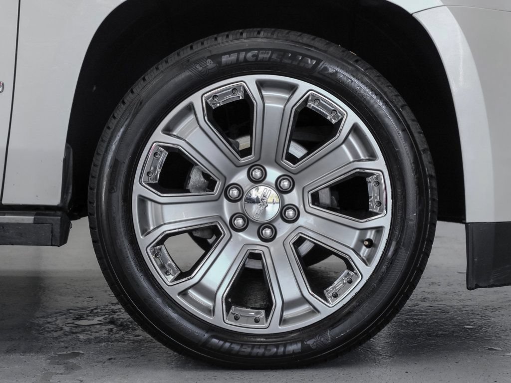 Used 2015 GMC Yukon Denali w/ Premium Package AWD/4WD image 9