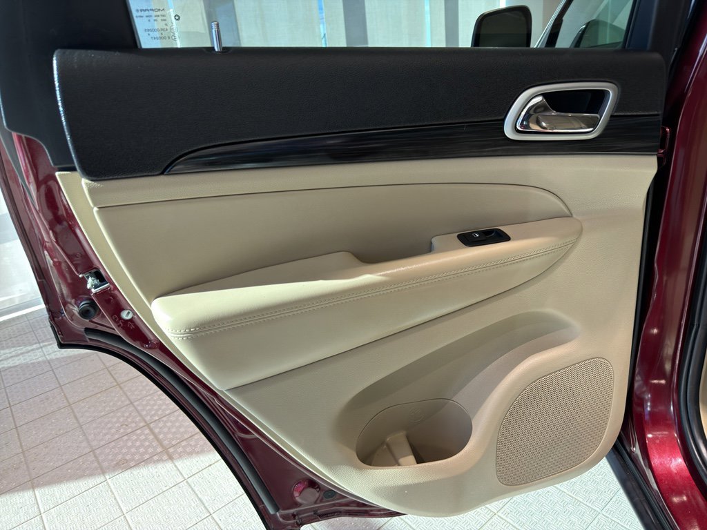 Used 2020 Jeep Grand Cherokee Laredo image 21