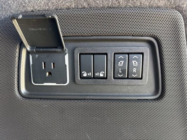 Used 2023 Cadillac Escalade Sport w/ LPO, ONYX Package image 13