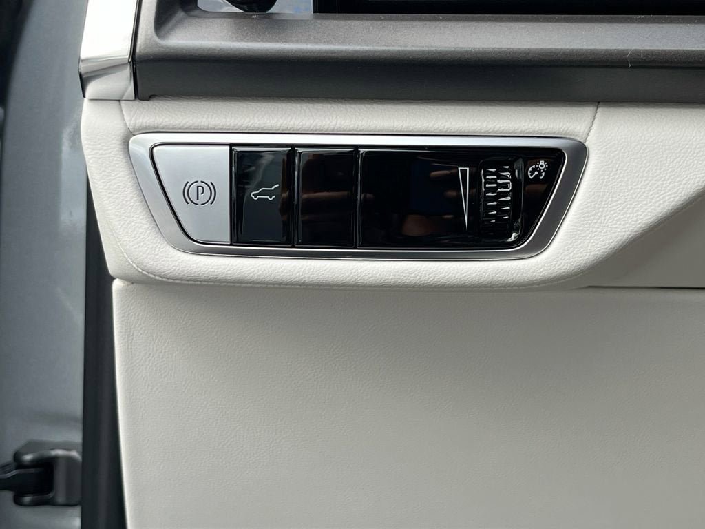 New 2026 Cadillac Vistiq Luxury image 10